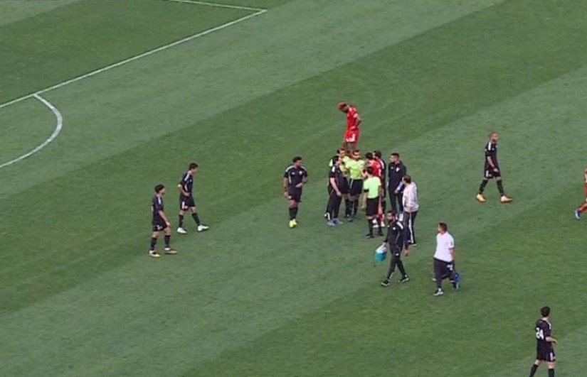 إصابة الحكم مصطفى الشهدي تُربك مواجهة مودرن سبورت والجونة في الدوري المصري
                         – خليجي نيوز